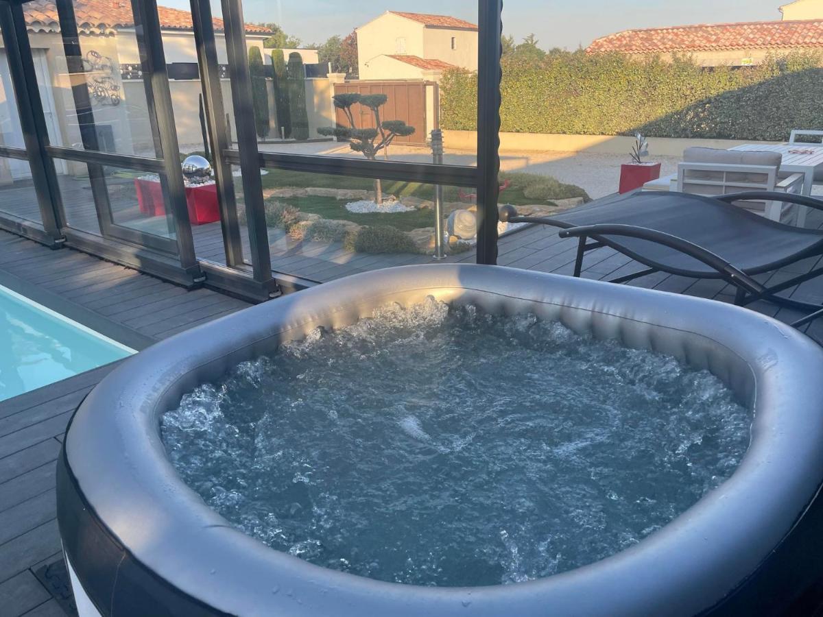 L'Aurore suite de charme, clim jacuzzi, sauna, piscine chauffée cuisine... Carpentras Exterior foto