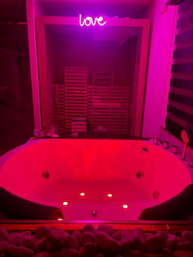 L'Aurore suite de charme, clim jacuzzi, sauna, piscine chauffée cuisine... Carpentras Exterior foto