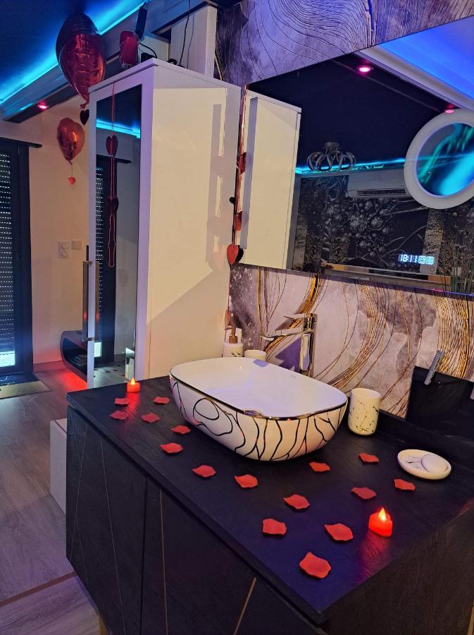 L'Aurore suite de charme, clim jacuzzi, sauna, piscine chauffée cuisine... Carpentras Exterior foto