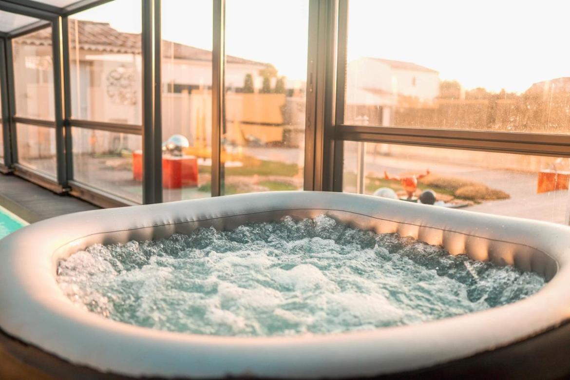 L'Aurore suite de charme, clim jacuzzi, sauna, piscine chauffée cuisine... Carpentras Exterior foto